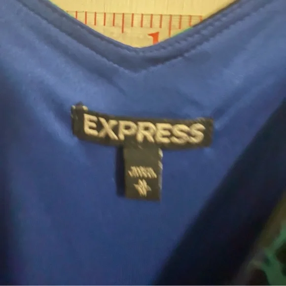Express ladies Blue and Green Patterned Dress
Medium - Picture 4 of 10